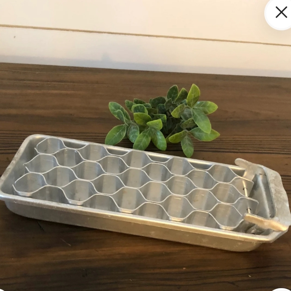 Nevco Aluminum Honeycomb Ice Cube Tray